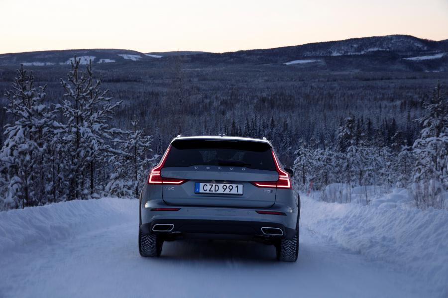  Volvo V60 T5 Cross Country 2018 года  (WW) (фото 29 из 44)